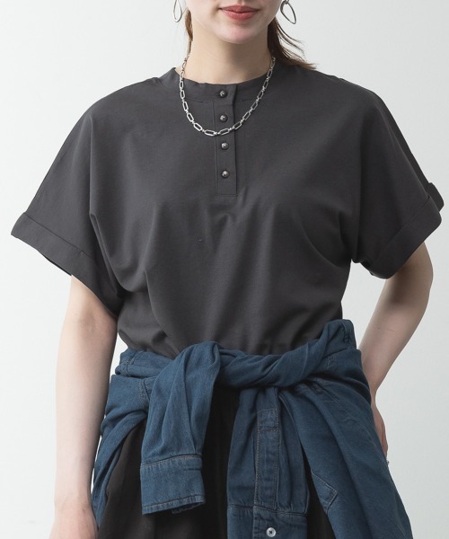RCD(アールシーディー)の「2wayデザインボタンカットソー(Tシャツ/カットソー・レディース・ブラック/グレイッシュベージュ/オフホワイト/チャコールグレー・M)」の3枚目の写真