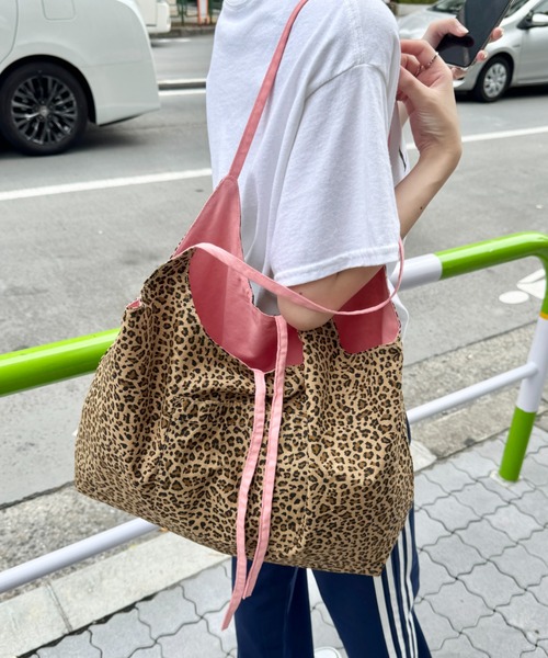 SOLLON.(ソルロン)の「【大容量】レオパード×カラートートバッグ(トートバッグ・レディース・ピンク/ブラック/ライトブルー/イエロー・FREE)」の11枚目の写真