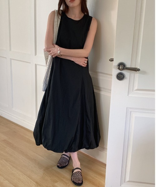 FREE STYLISTS(フリー スタイリスト)の「YUGA_YGMC Sleeveless balloon hem dress(ワンピース・レディース・ブラック/ライトグレー/ホワイト・FREE)」の12枚目の写真