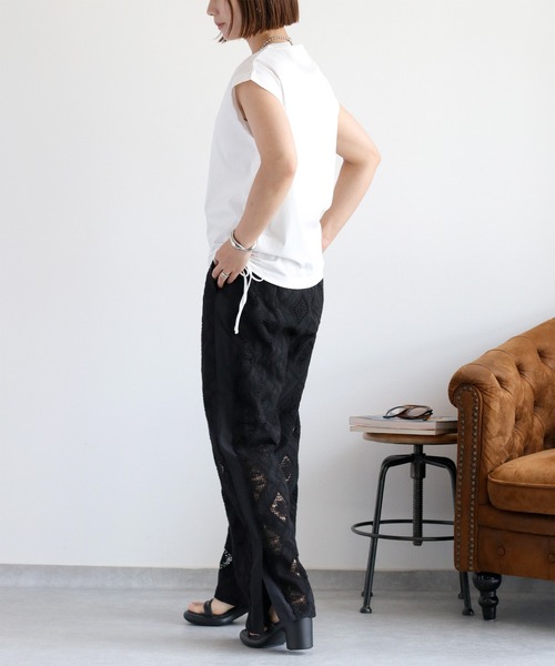 cepo（セポ）の「〈さらっと涼しい、シルキータッチ♪〉シルケットスソドロストノースリーブTee（Tシャツ/カットソー・レディース・ブラック/オフホワイト/ブラウン・M）」の4枚目の写真