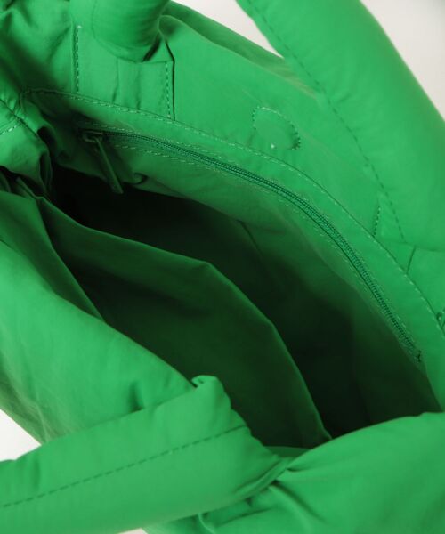 OLEND(オレンド)の「OLEND MINI ONA SOFT BAG(ハンドバッグ・レディース・グリーン系その他/グリーン・FREE)」の4枚目の写真