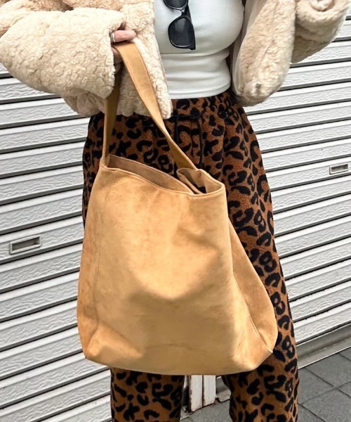 ipugo（イプゴ）の「ipugo ムートンBIGトートバッグ（トートバッグ・レディース・ブラック/キャメル・FREE）」の2枚目の写真
