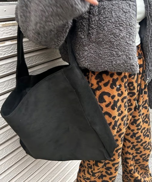 ipugo（イプゴ）の「ipugo ムートンBIGトートバッグ（トートバッグ・レディース・ブラック/キャメル・FREE）」の14枚目の写真