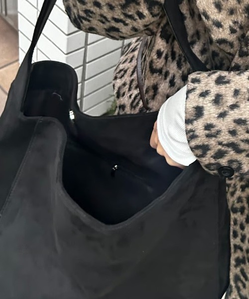 ipugo（イプゴ）の「ipugo ムートンBIGトートバッグ（トートバッグ・レディース・ブラック/キャメル・FREE）」の13枚目の写真