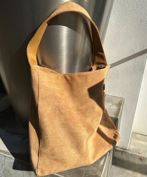 ipugo（イプゴ）の「ipugo ムートンBIGトートバッグ（トートバッグ・レディース・ブラック/キャメル・FREE）」の9枚目の写真