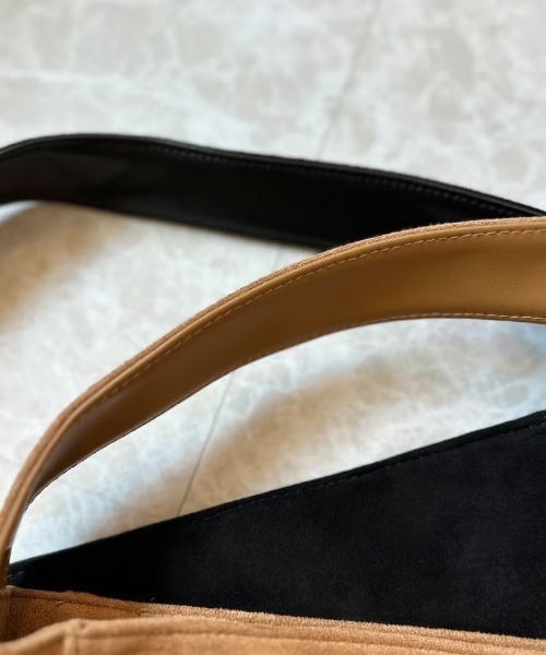 ipugo（イプゴ）の「ipugo ムートンBIGトートバッグ（トートバッグ・レディース・ブラック/キャメル・FREE）」の8枚目の写真