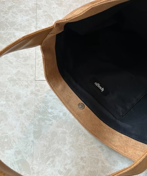 ipugo（イプゴ）の「ipugo ムートンBIGトートバッグ（トートバッグ・レディース・ブラック/キャメル・FREE）」の7枚目の写真