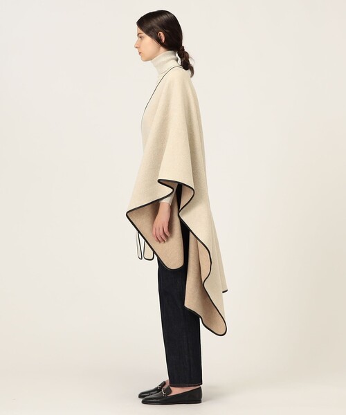 TOMORROWLAND （トゥモローランド）の「Johnstons of Elgin CAPE コート（その他アウター・レディース・ライトベージュ・FREE）」の3枚目の写真