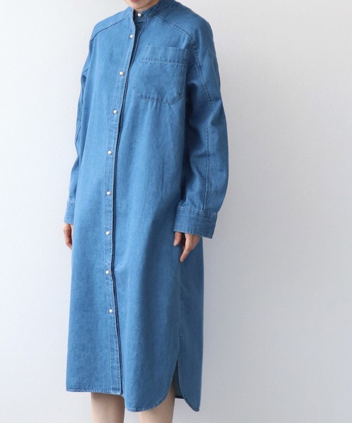 blanc basque(ブランバスク)の「パールボタン ダンガリーデニムワンピース(ワンピース・レディース・ブラック/インディゴブルー/ブルー・38)」の5枚目の写真