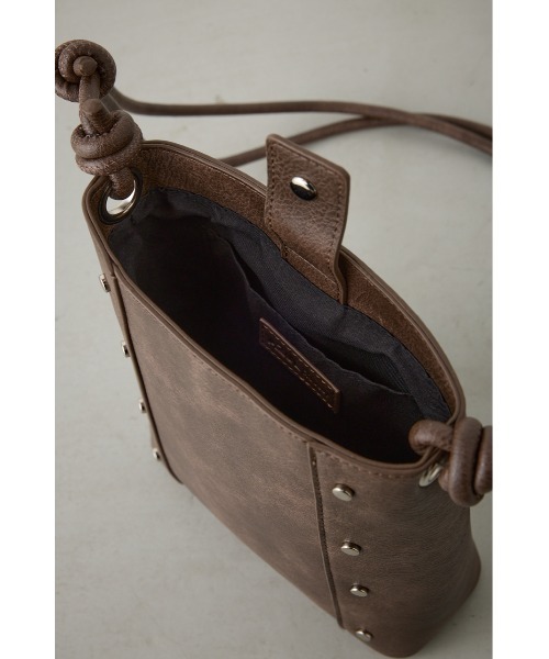 AZUL by moussy(アズールバイマウジー)の「スタッズショルダーバッグ(ショルダーバッグ・メンズ・ブラウン/ブラック・FREE)」の10枚目の写真