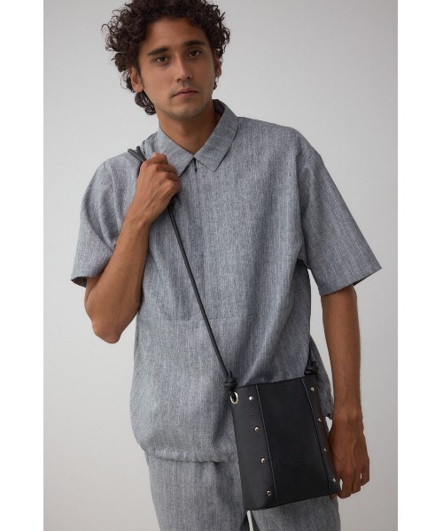 AZUL by moussy(アズールバイマウジー)の「スタッズショルダーバッグ(ショルダーバッグ・メンズ・ブラウン/ブラック・FREE)」の11枚目の写真