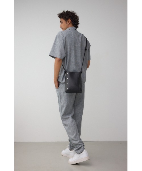 AZUL by moussy(アズールバイマウジー)の「スタッズショルダーバッグ(ショルダーバッグ・メンズ・ブラウン/ブラック・FREE)」の12枚目の写真