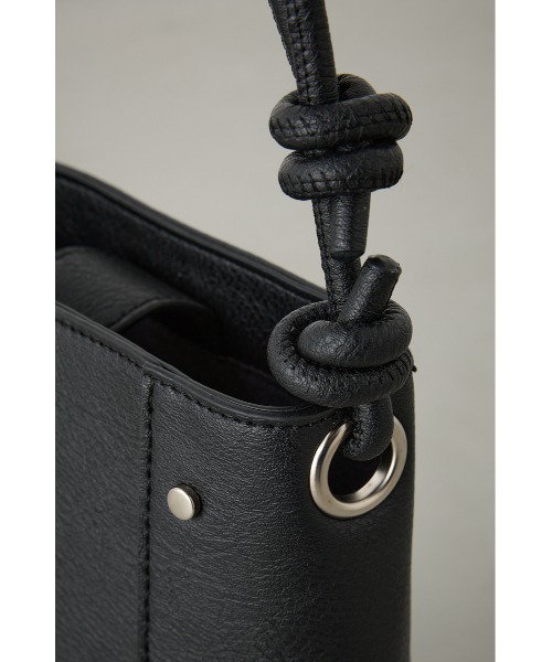 AZUL by moussy(アズールバイマウジー)の「スタッズショルダーバッグ(ショルダーバッグ・メンズ・ブラウン/ブラック・FREE)」の16枚目の写真