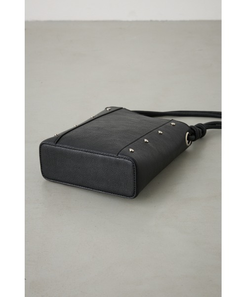 AZUL by moussy(アズールバイマウジー)の「スタッズショルダーバッグ(ショルダーバッグ・メンズ・ブラウン/ブラック・FREE)」の18枚目の写真