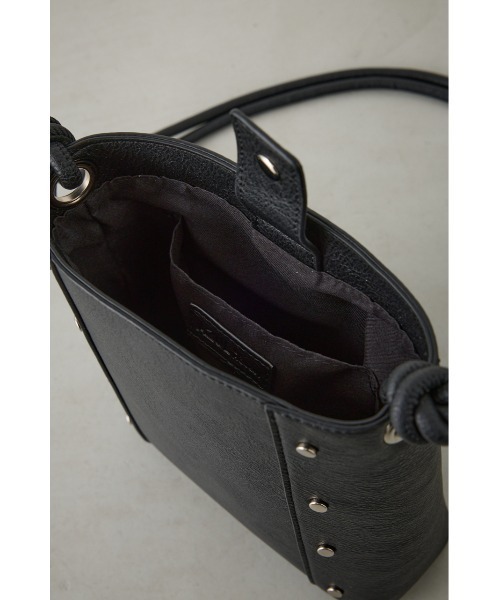 AZUL by moussy(アズールバイマウジー)の「スタッズショルダーバッグ(ショルダーバッグ・メンズ・ブラウン/ブラック・FREE)」の19枚目の写真