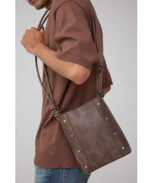 AZUL by moussy(アズールバイマウジー)の「スタッズショルダーバッグ(ショルダーバッグ・メンズ・ブラウン/ブラック・FREE)」の22枚目の写真