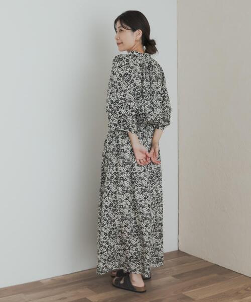 URBAN RESEARCH DOORS(アーバンリサーチドアーズ)の「フラワープリントドルマンブラウス(シャツ/ブラウス・レディース・ブラック系その他/ブルー系その他・MEDIUM)」の6枚目の写真