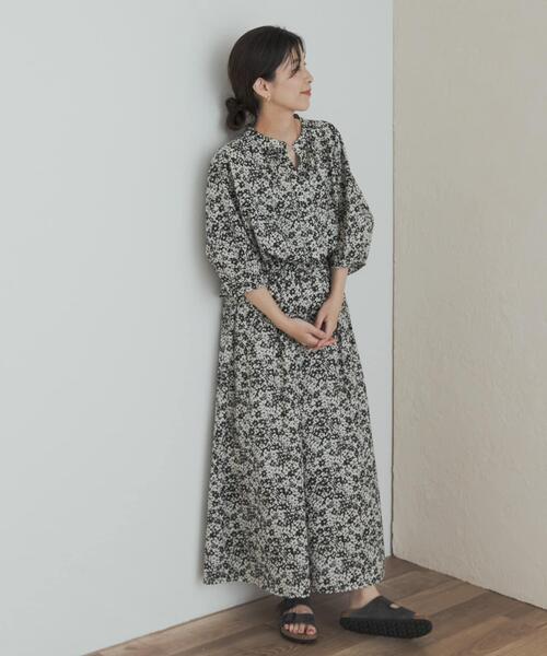 URBAN RESEARCH DOORS(アーバンリサーチドアーズ)の「フラワープリントドルマンブラウス(シャツ/ブラウス・レディース・ブラック系その他/ブルー系その他・MEDIUM)」の8枚目の写真