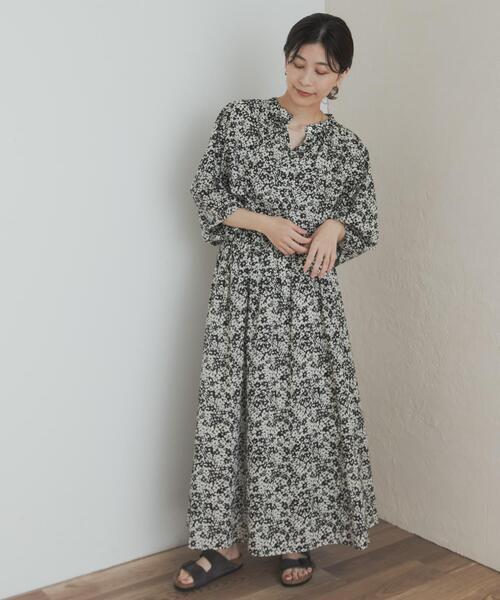 URBAN RESEARCH DOORS(アーバンリサーチドアーズ)の「フラワープリントドルマンブラウス(シャツ/ブラウス・レディース・ブラック系その他/ブルー系その他・MEDIUM)」の10枚目の写真