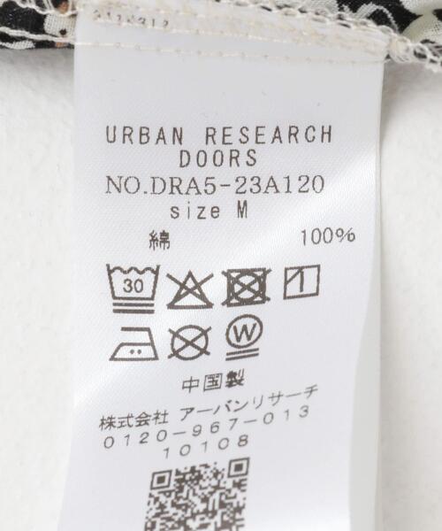 URBAN RESEARCH DOORS(アーバンリサーチドアーズ)の「フラワープリントドルマンブラウス(シャツ/ブラウス・レディース・ブラック系その他/ブルー系その他・MEDIUM)」の17枚目の写真