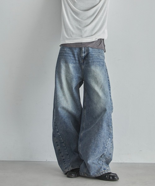 feepur(フェピュール)の「バレルレッグデニムパンツ(デニムパンツ・レディース・サックスブルー/ブラック・LARGE/MEDIUM/SMALL)」の2枚目の写真