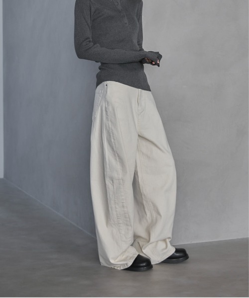 feepur(フェピュール)の「バレルレッグデニムパンツ(デニムパンツ・レディース・サックスブルー/ブラック/アイボリー・LARGE/MEDIUM/SMALL)」の2枚目の写真