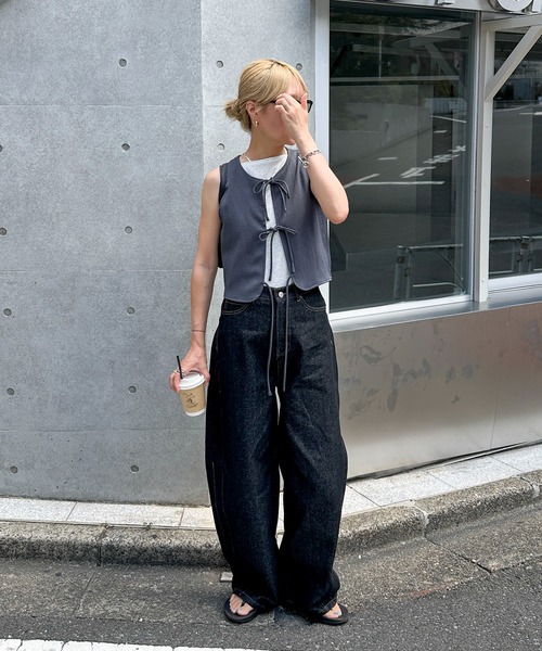 feepur(フェピュール)の「バレルレッグデニムパンツ(デニムパンツ・レディース・サックスブルー/ブラック・LARGE/MEDIUM/SMALL)」の17枚目の写真