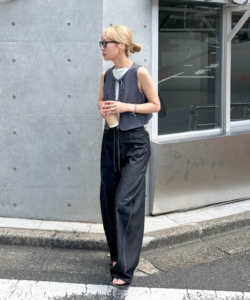 feepur(フェピュール)の「バレルレッグデニムパンツ(デニムパンツ・レディース・サックスブルー/ブラック・LARGE/MEDIUM/SMALL)」の20枚目の写真