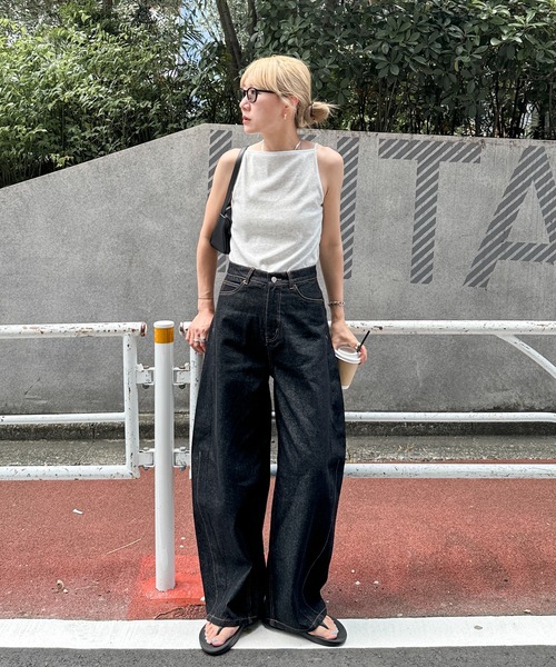 feepur(フェピュール)の「バレルレッグデニムパンツ(デニムパンツ・レディース・サックスブルー/ブラック・LARGE/MEDIUM/SMALL)」の15枚目の写真