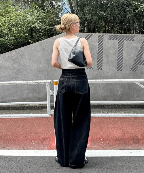 feepur(フェピュール)の「バレルレッグデニムパンツ(デニムパンツ・レディース・サックスブルー/ブラック・LARGE/MEDIUM/SMALL)」の14枚目の写真