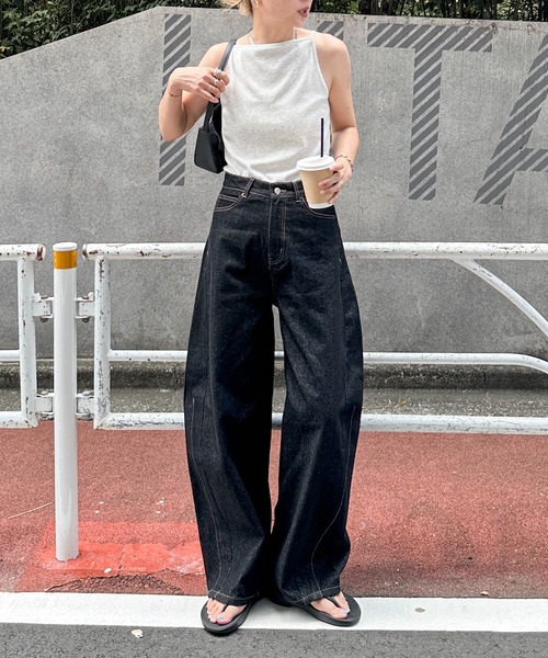 feepur(フェピュール)の「バレルレッグデニムパンツ(デニムパンツ・レディース・サックスブルー/ブラック・LARGE/MEDIUM/SMALL)」の11枚目の写真