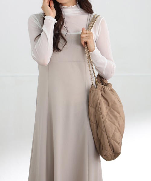 ALTROSE(アルトローズ)の「A4 チェーンハンドル トート キルティング(トートバッグ・レディース・ベージュ/アイボリー/ブラック・FREE)」の7枚目の写真