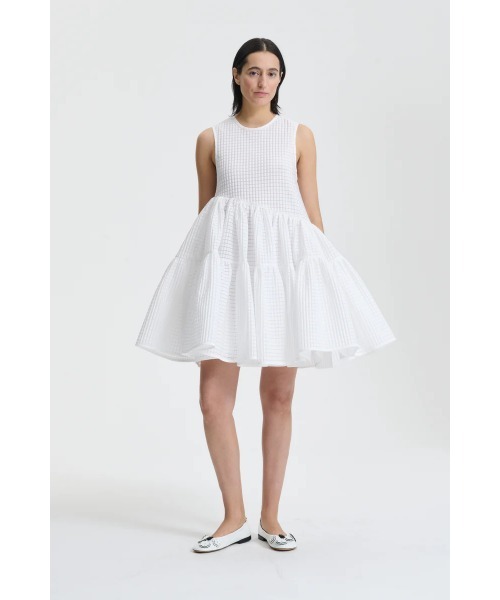 CECILIE BAHNSEN（セシリー バンセン）の「SHORT SLEEVELESS DRESS WITH VOLUMINOUS TIER SKIRT（ドレス・レディース・ホワイト・6）」の2枚目の写真