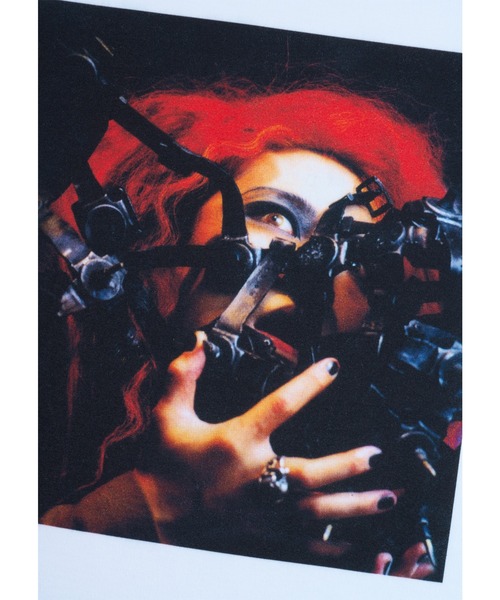MEDICOM TOY(メディコムトイ)の「VINYL by Amplifier “hide” TEE "HIDE YOUR FACE"(Tシャツ/カットソー・メンズ・ホワイト/ブラック・X-LARGE/LARGE/MEDIUM/SMALL)」の3枚目の写真