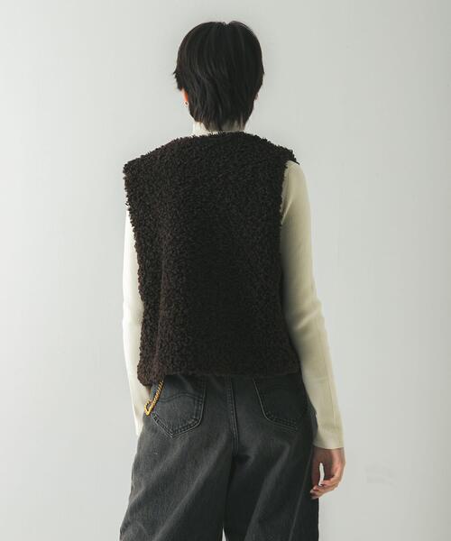 URBAN RESEARCH（アーバンリサーチ）の「ECOPELカーリーファーベスト（ベスト・レディース・アイボリー/ダークブラウン・FREE）」の17枚目の写真