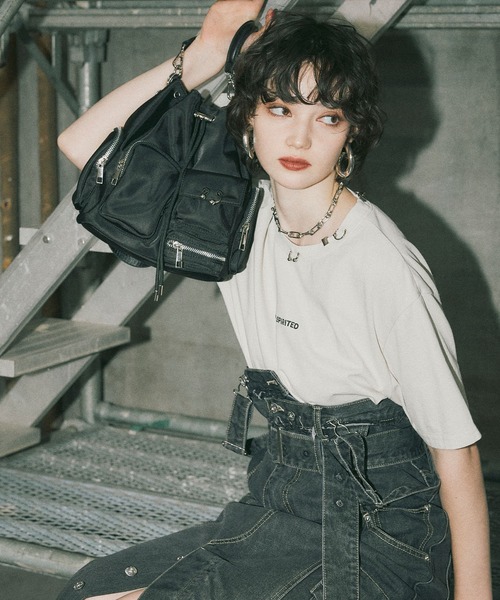 ELLEgirl（エルガール）の「《撥水》ボディーピアス付アウトポケット巾着バッグ（ハンドバッグ・レディース・ブラック/カーキ/ブラウン・FREE）」の7枚目の写真