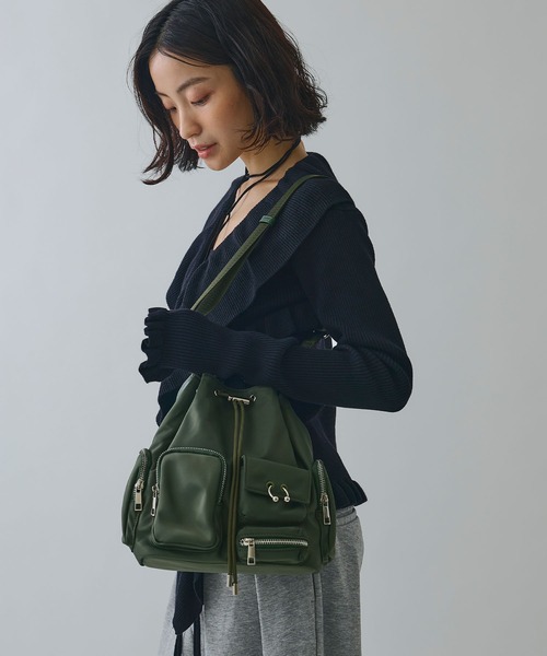 ELLEgirl（エルガール）の「《撥水》ボディーピアス付アウトポケット巾着バッグ（ハンドバッグ・レディース・ブラック/カーキ/ブラウン・FREE）」の15枚目の写真