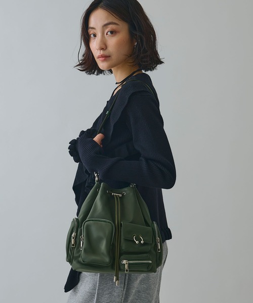 ELLEgirl（エルガール）の「《撥水》ボディーピアス付アウトポケット巾着バッグ（ハンドバッグ・レディース・ブラック/カーキ/ブラウン・FREE）」の16枚目の写真