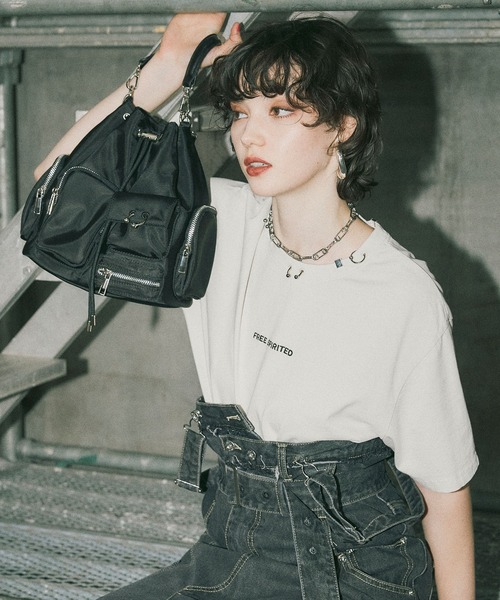 ELLEgirl（エルガール）の「《撥水》ボディーピアス付アウトポケット巾着バッグ（ハンドバッグ・レディース・ブラック/カーキ/ブラウン・FREE）」の22枚目の写真