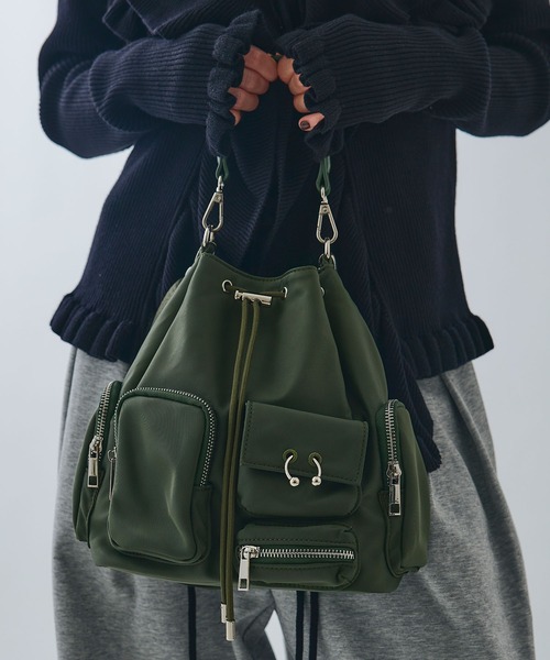 ELLEgirl（エルガール）の「《撥水》ボディーピアス付アウトポケット巾着バッグ（ハンドバッグ・レディース・ブラック/カーキ/ブラウン・FREE）」の20枚目の写真