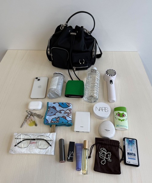 ELLEgirl（エルガール）の「《撥水》ボディーピアス付アウトポケット巾着バッグ（ハンドバッグ・レディース・ブラック/カーキ/ブラウン・FREE）」の21枚目の写真