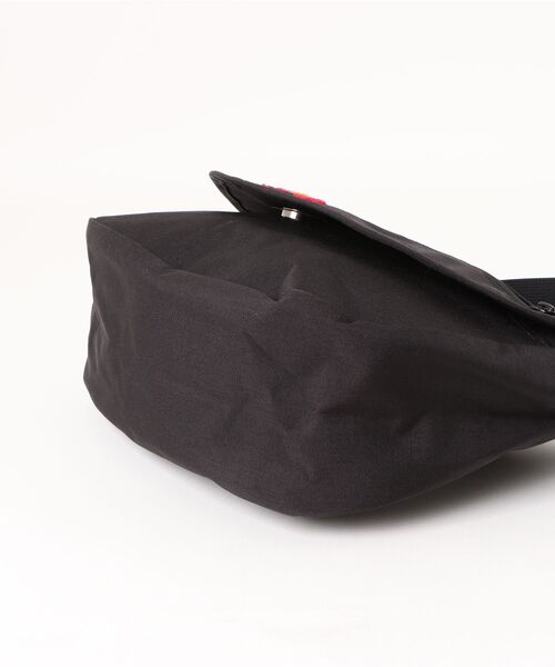 Manhattan Portage（マンハッタンポーテージ）の「DUET SHOULDER BAG FZP MGNT 500D CORDURA SESAME ST（ショルダーバッグ・レディース・ブラック・SMALL）」の12枚目の写真
