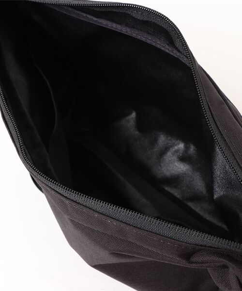 Manhattan Portage（マンハッタンポーテージ）の「DUET SHOULDER BAG FZP MGNT 500D CORDURA SESAME ST（ショルダーバッグ・レディース・ブラック・SMALL）」の13枚目の写真