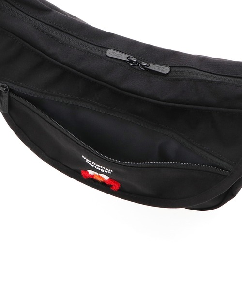 Manhattan Portage（マンハッタンポーテージ）の「DUET SHOULDER BAG FZP MGNT 500D CORDURA SESAME ST（ショルダーバッグ・レディース・ブラック・SMALL）」の7枚目の写真