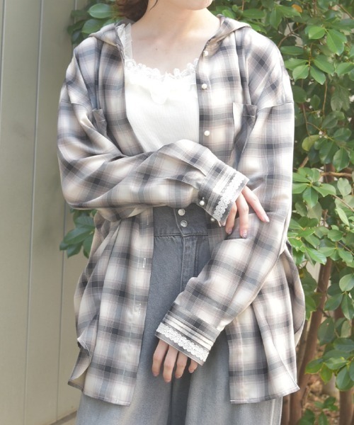 axes femme（アクシーズファム）の「フード付きチェックシャツ（シャツ/ブラウス・レディース・ブラック/ベージュ/ネイビー・FREE）」の2枚目の写真