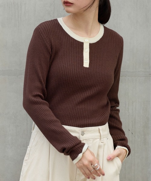 MONO-MART(モノマート)の「配色 ヘンリーネック プルオーバーリブニット(ニット/セーター・レディース・アイボリー/ブラウン/ブラック/ネイビー系/チャコール/杢グレー・FREE)」の5枚目の写真