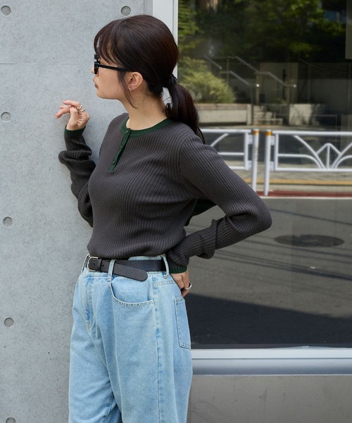 MONO-MART(モノマート)の「配色 ヘンリーネック プルオーバーリブニット(ニット/セーター・レディース・アイボリー/ブラウン/ブラック/ネイビー系/チャコール/杢グレー・FREE)」の19枚目の写真