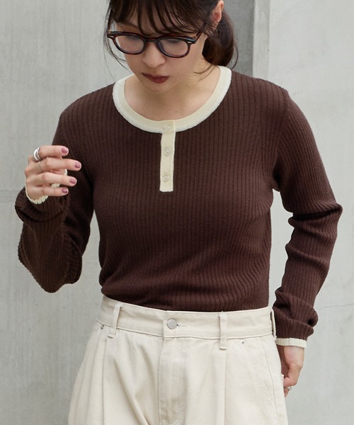 MONO-MART(モノマート)の「配色 ヘンリーネック プルオーバーリブニット(ニット/セーター・レディース・アイボリー/ブラウン/ブラック/ネイビー系/チャコール/杢グレー・FREE)」の9枚目の写真