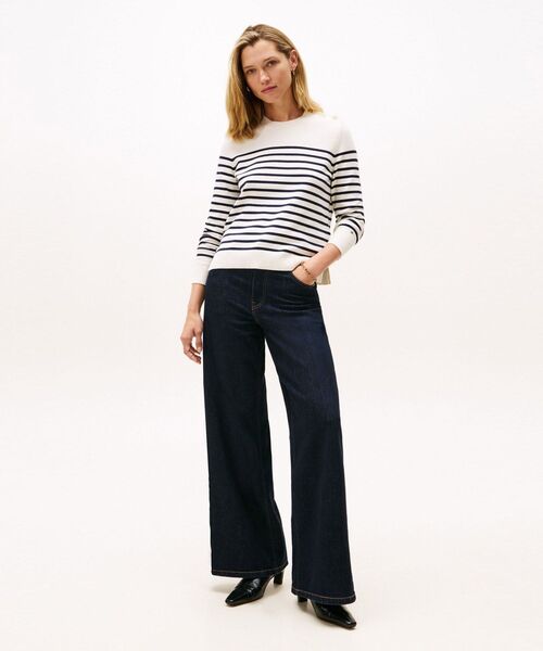 TOMMY HILFIGER(トミーヒルフィガー)の「ゴールドボタンスウェット(ニット/セーター・レディース・ホワイト×ネイビー/サンドベージュ・X-SMALL/XX-SMALL/SMALL)」の8枚目の写真