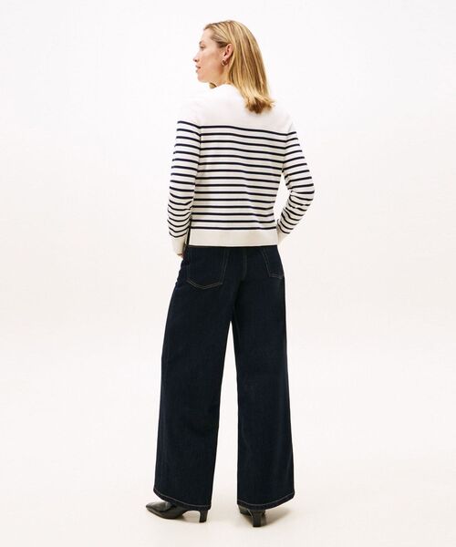 TOMMY HILFIGER(トミーヒルフィガー)の「ゴールドボタンスウェット(ニット/セーター・レディース・ホワイト×ネイビー/サンドベージュ・X-SMALL/XX-SMALL/SMALL)」の9枚目の写真